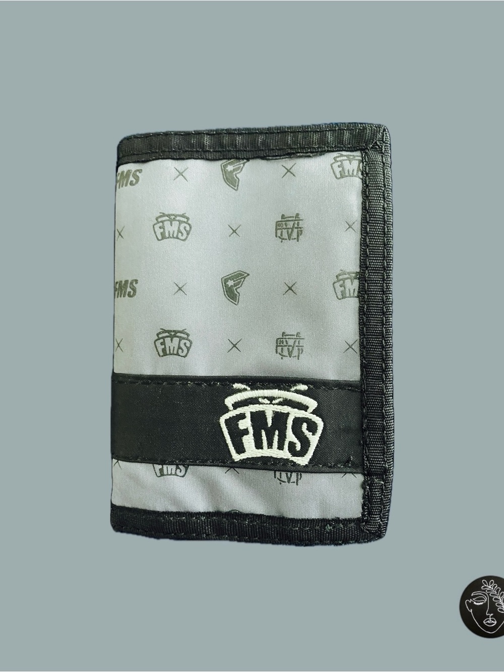 VTG Y2K Famous Stars And Straps "Louder Than Them" Trifold Wallet Grey
